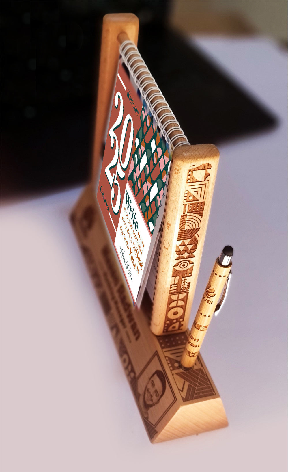 Trendy Desktop Calendar 2025